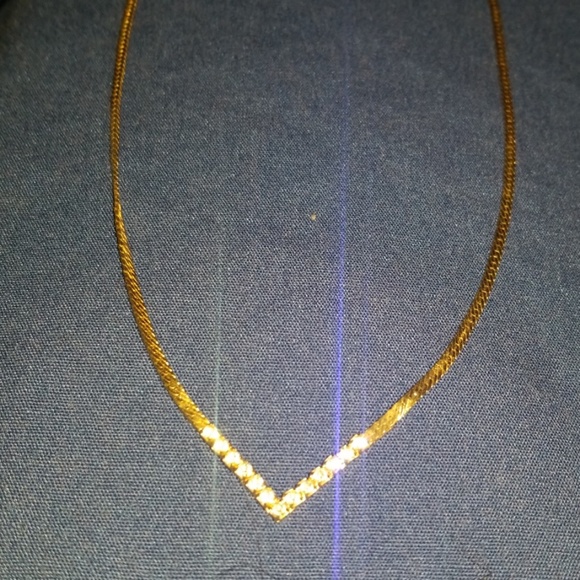Vintage Avon Necklace - Picture 1 of 5